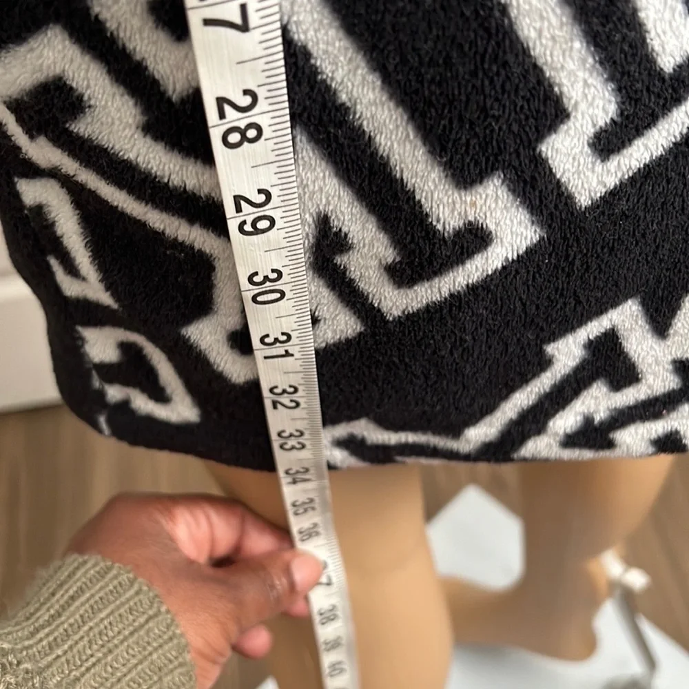 (Sold) V/s PINK robe - Picture 8 of 14